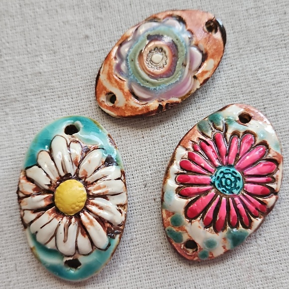 *choose* Artisan Ceramic Inspirational Bracelet Connector Flowers - Picture 1 of 6